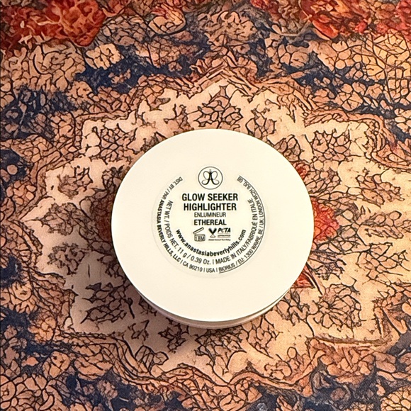 Anastasia Beverly Hills Glow Seeker Highlighter in Ethereal - Picture 4 of 4
